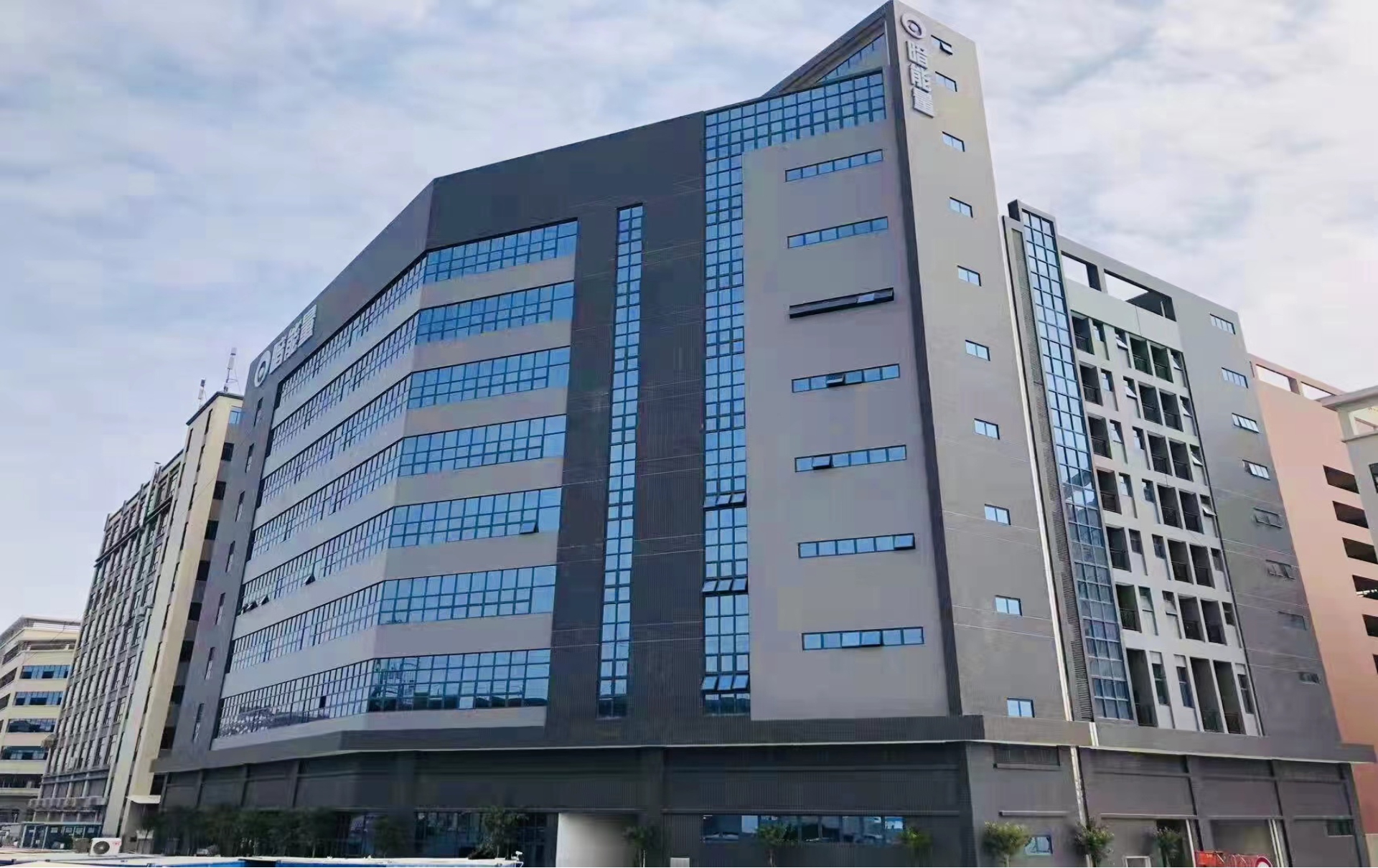 1660608739984019.jpg 企業宣傳海報.jpg